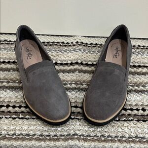 Clark’s, woman’s, gray, casual, slip on, wedge heels. Size 9 medium. Like new!